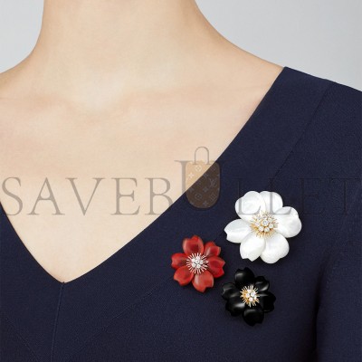 VAN CLEEF ARPELS ROSE DE NOËL CLIP, MEDIUM MODEL - YELLOW GOLD, DIAMOND, ONYX  VCARO9B300